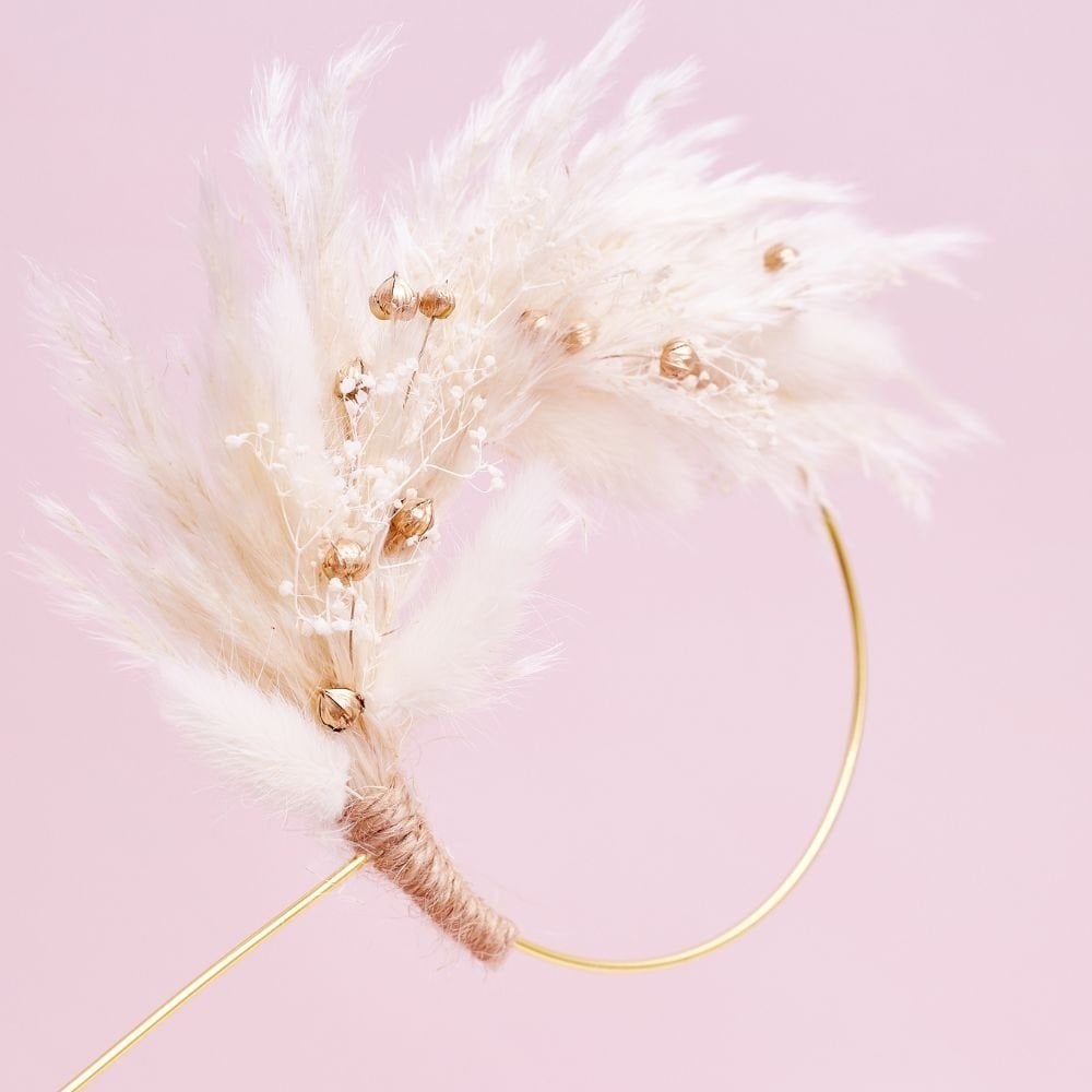 Gold & White Dried Flower Ring 10cm (With Stem)