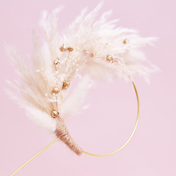 Gold & White Dried Flower Ring 10cm (With Stem)