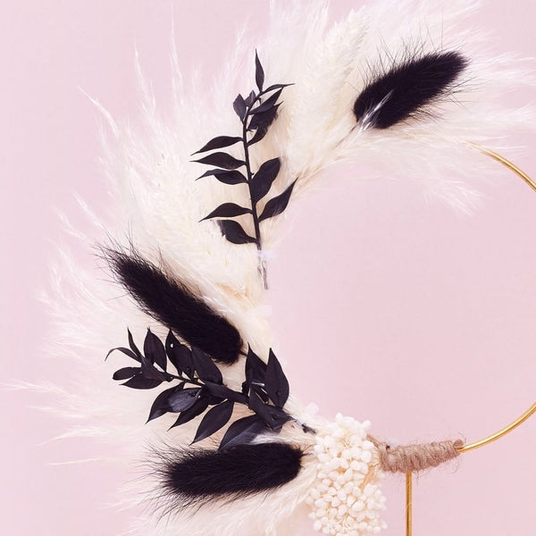 Black & White Dried Flower Ring 10cm (With Stem)