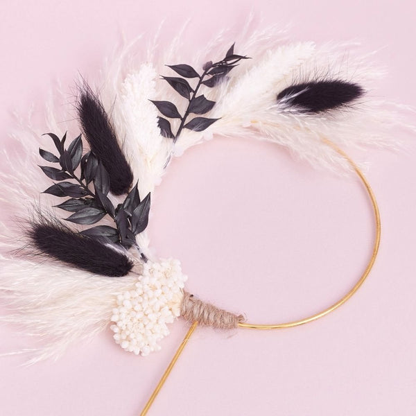 Black & White Dried Flower Ring 10cm (With Stem)