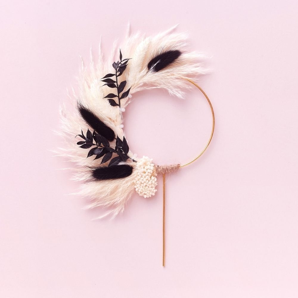 Black & White Dried Flower Ring 10cm (With Stem)