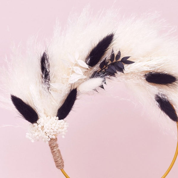 Black & White Dried Flower Ring 14cm (Without Stem)