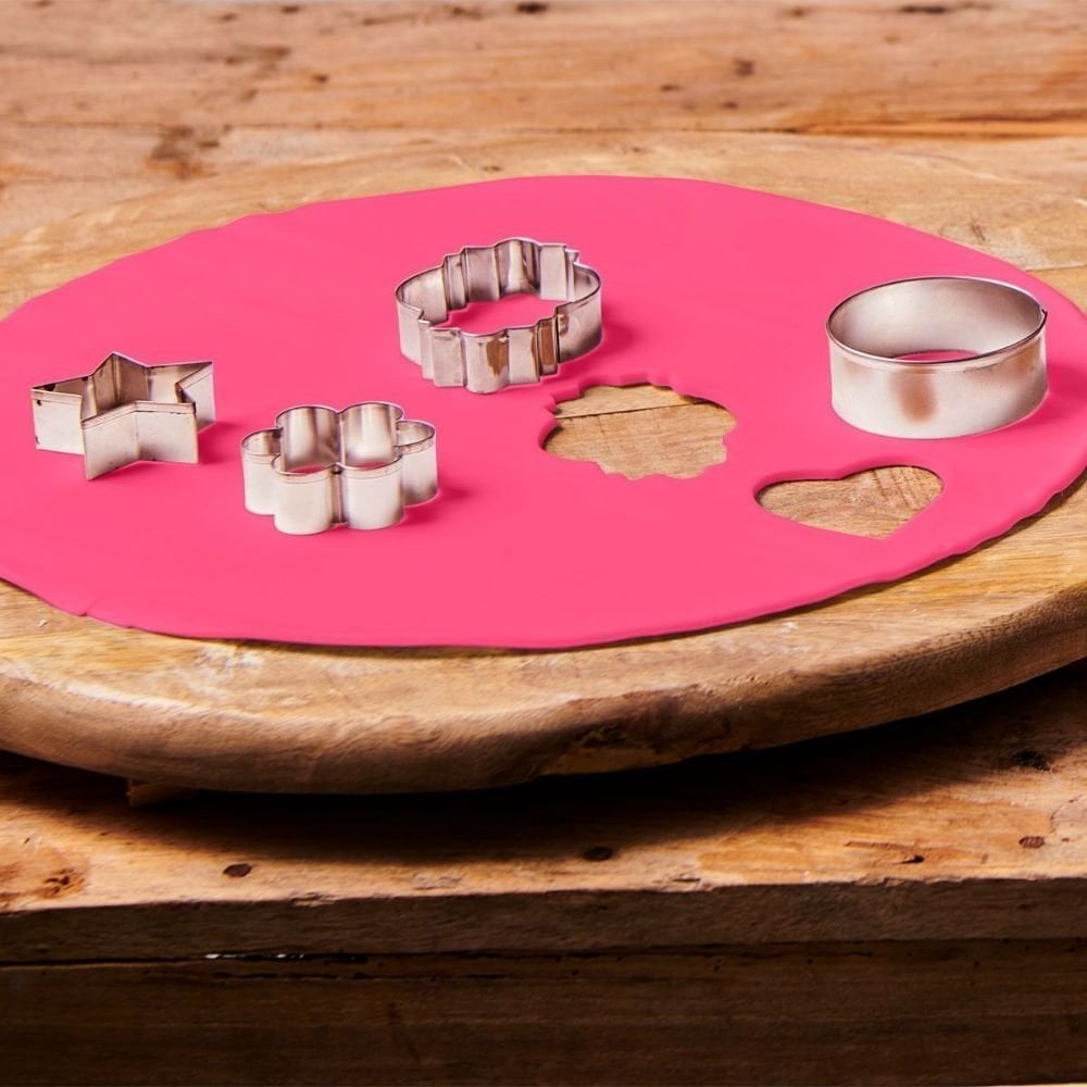 Hot Pink Ready Rolled Sugarpaste Disc